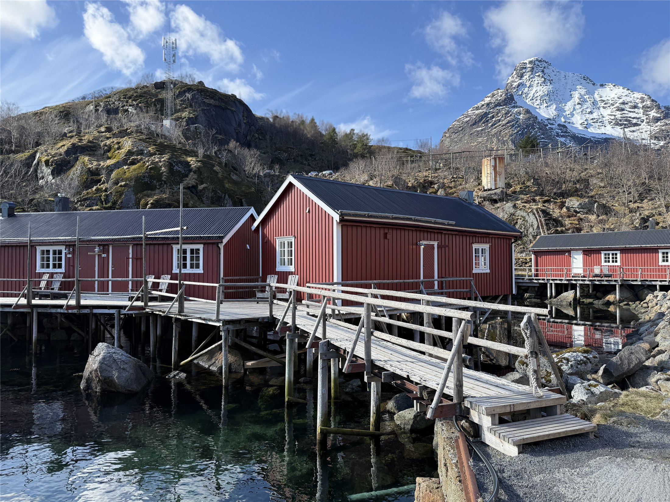 Red rorbuer in Nusfjord