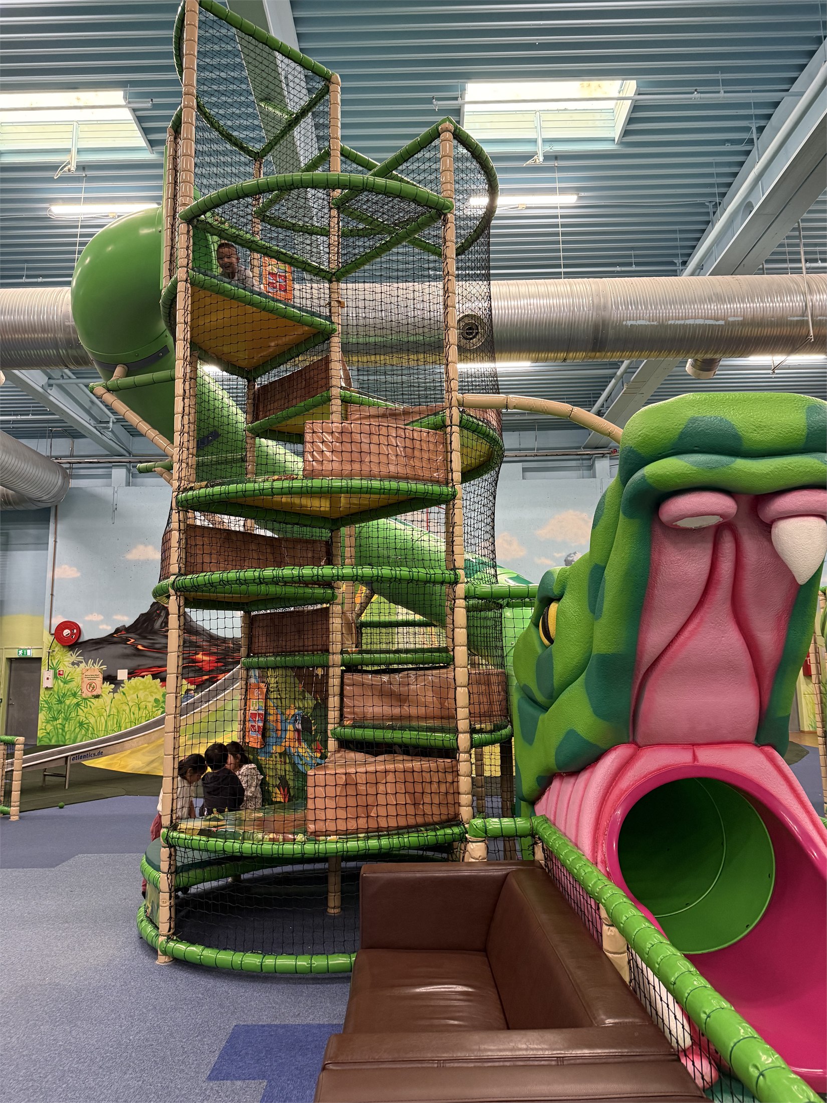 Indoor play tower at Leo’s Lekeland in Oslo